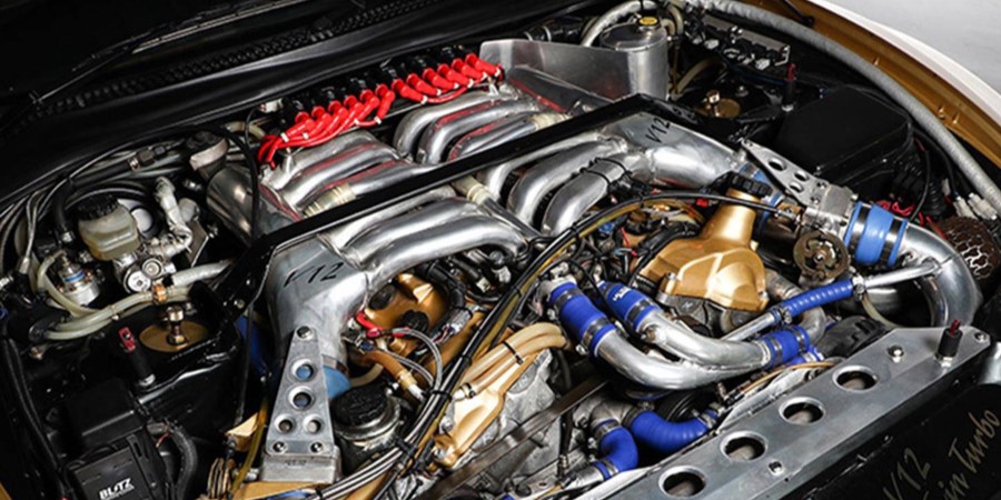 motor v12 biturbo preparado para competicion